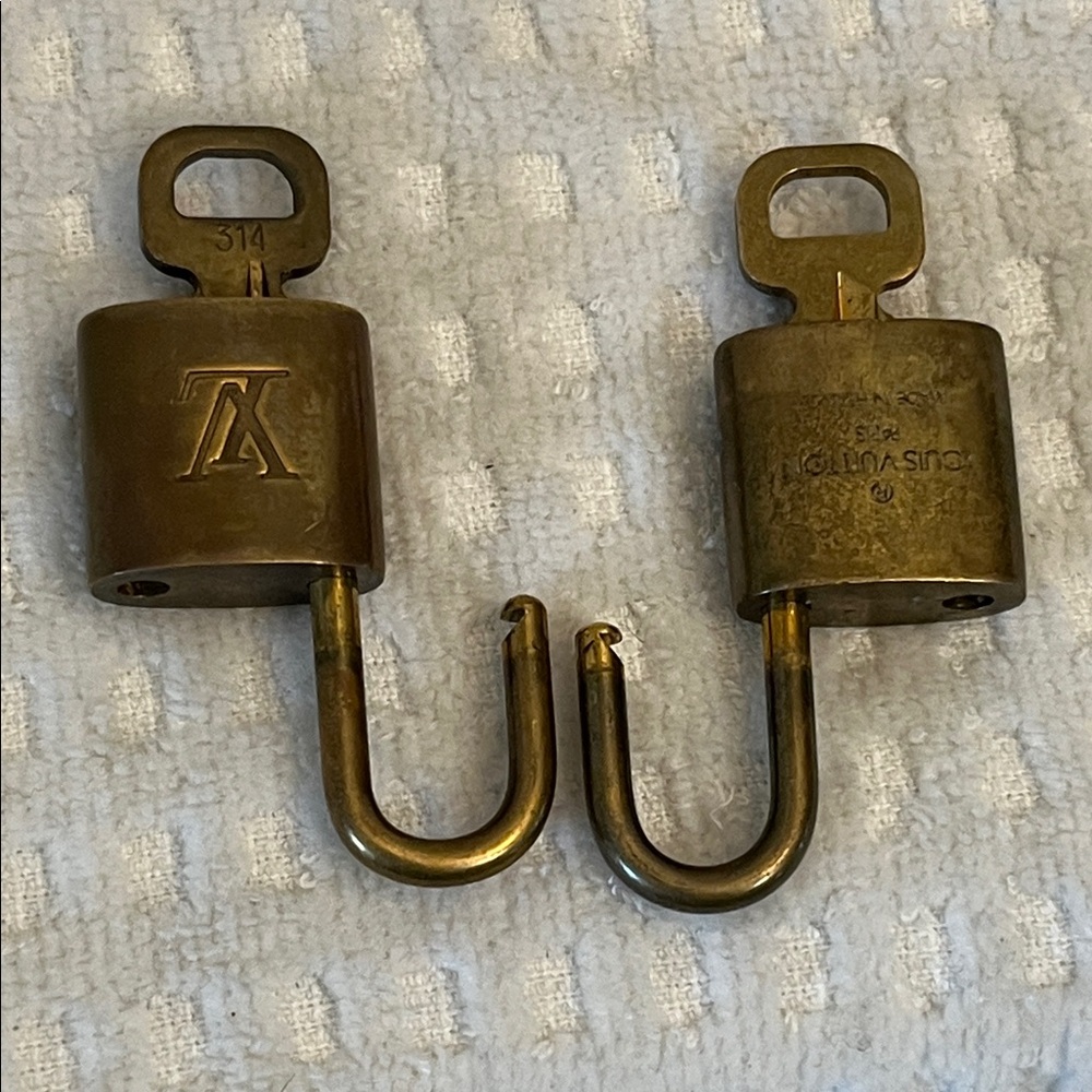Louis Vuitton #314 & 322 Lock & Keys - Picture 7 of 8